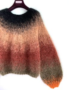 silkmohair sweater in bruin khaki burgundy zwart en oranje