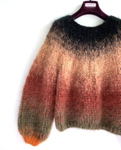 silkmohair sweater in bruin khaki burgundy zwart en oranje