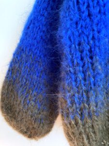 tweekleurige dames trui mohair blauw