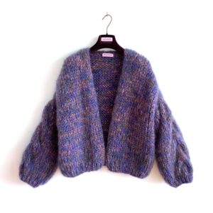 mohair kabelvest in bosgroen, blauw, koraalroze en taupe kleur