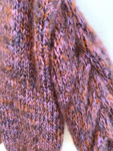 gebreid lang kabelvest mohair paars roze roest oranje