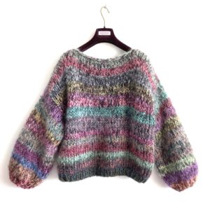hand gebreide bohostyle sweater met strepen roze groen