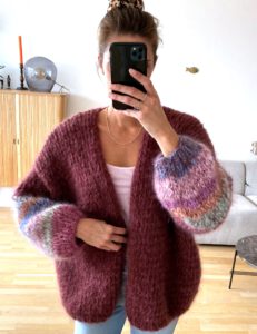 lang gebreid damesvest mohair in burgundy