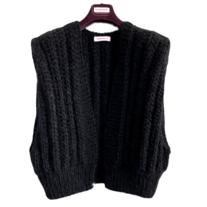 handgebreid mouwloos vest mohair wol zwart