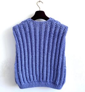 gebreid mouwloos vest in lila wol