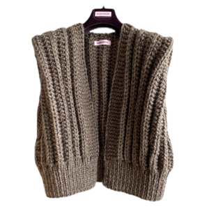 chunky gebreid gilet in taupe bruine alpaca