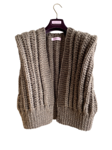 chunky gebreid gilet in taupe bruine alpaca