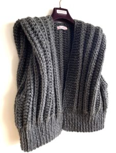 gebreide bodywarmer donker grijs