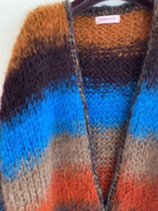 grof gebreid damesvest mohair strepen blauw oranje bruin