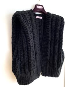 Gebreid boho gilet in zwarte alpaca