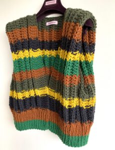 gebreid mouwloos vest alpaca gestreept groen geel