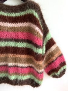 oversized mohair sweater gestreept in bruin, burgundy, mint, lichtroze, roze en taupe