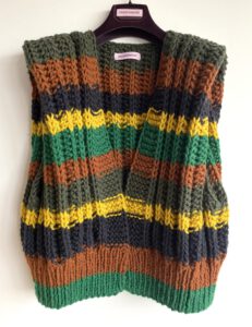 mouwloos damesvest alpaca groen geel gestreept