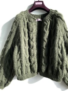 chunkyknit kabelvest groen alpaca