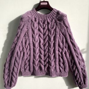 paarse dames sweater grof gebreid kabels