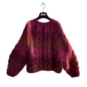 Grof gebreide oversized sweater met kabels in burgundy magenta mohair