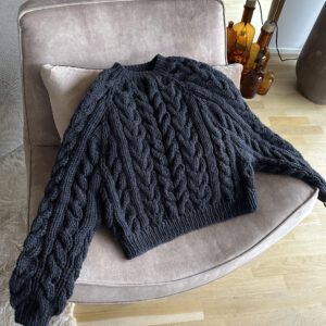 Grof gebreide cropped damestrui met kabels in grijze alpaca