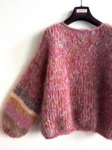 gebreide bohemian style sweater in oranje, fuchsia roze, lavendel en beige