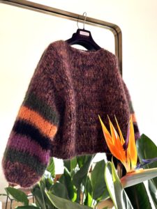 Bohemian style mohair sweater gestreept in oranje, groen, aubergine en donkerroze