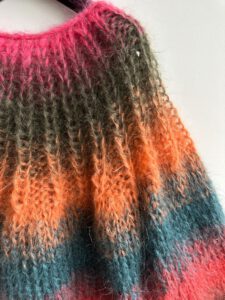 mohair dames trui met tie-dye strepen