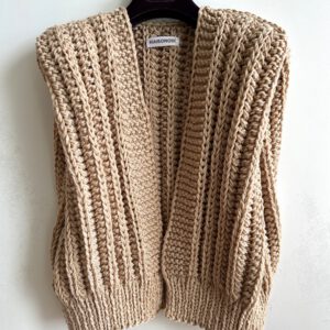 vegan knitwear gebreide bodywarmer in camel beige