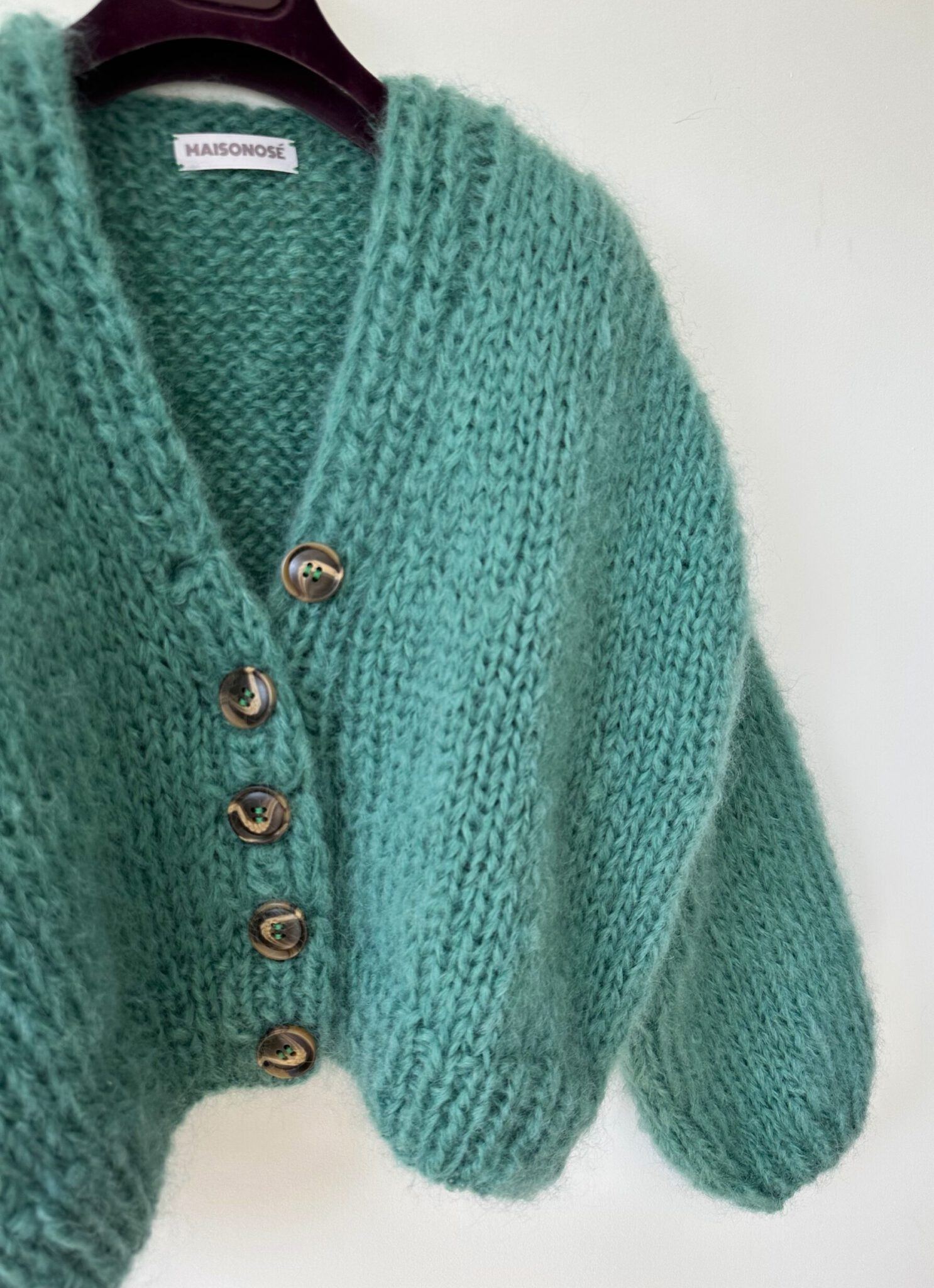 Gebreid Damesvest met 3D Bloemen - Maribel - Beter Mode