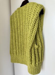 Chunky hand gebreide bodywarmer in lime groen