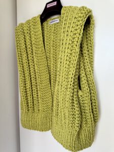 Chunky gebreide bodywarmer in lime groen