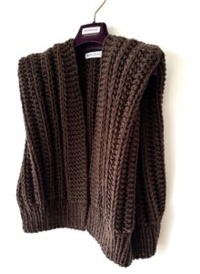 chunky padded gilet bruin hand gebreid