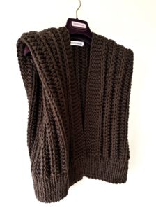 gebreide bodywarmer in chocolade bruin