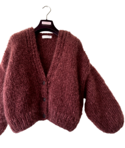 chunkyknit mohair damesvest met knopen in bordeaux bruin burgundy