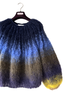 chunky gebreide mohair sweater tie-dye strepen blauw geel paars