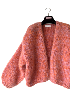 Hand gebreid mohairvest in oranje lila. 