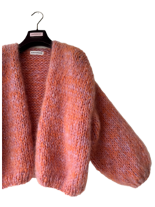 Hand gebreid mohairvest in oranje lila.