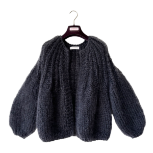 Hand gebreid donker grijs mohair damesvest