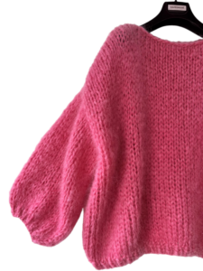Oversized mohair sweater in barbie roze