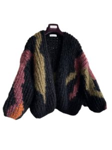 Chunky gebreide mohair cardigan in zwart met camo-print in roest olijf en burgundy