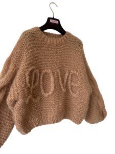 mohair Love sweater camel hand gebreid