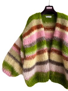 Bohemian style multicolor mohair cardigan gestreept in de kleuren groen, pistache, geel, roest, taupe, lichtroze en roze