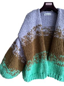 vegan knitwear in lila en groen van gerecyclede pet flessen