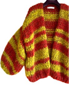 hand gebreid mohair damesvest in trendkleur brick rood