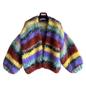 Gestreept mohair vest in de kleuren groen, paars, geel, camel, roest en zwart wit.