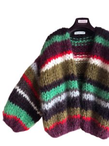 Gestreept mohair vest felrood groen wit kort model