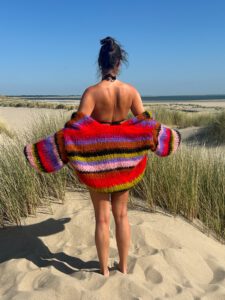 multicolor oversized gebreid vest in rood paars en zwart