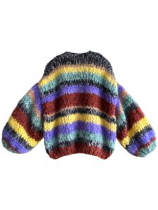 Gestreept mohair vest in de kleuren groen, paars, geel, camel, roest en zwart wit.