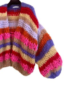 oversized gebreid vest met strepen in lila roze geel rood en paars