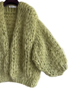 Grof gebreid pistache groen vest mohair maison ose