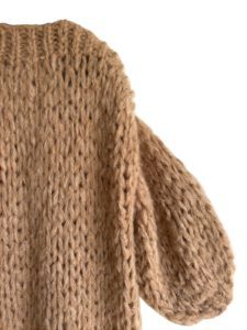 camel beige cardigan in kimono style oversized en lang model
