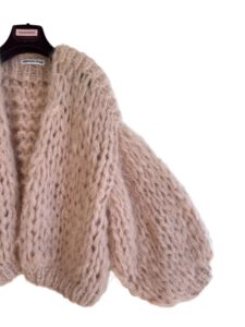 Balletroze vest met oversized fit, hand gebreid met grote lussen voor een chunky look.