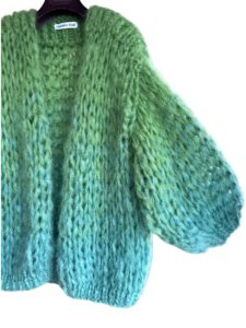 Grof gebreid azuurblauw en groen mohair vest met kleurverloop
